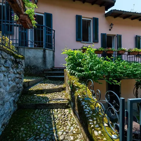 Lejlighed Loppia Secret Mansarda By Wonderful Italy *